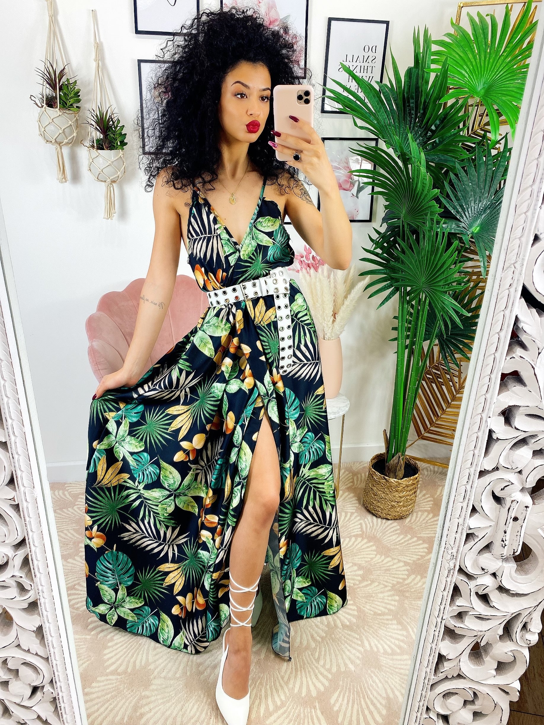 Abito in raso floreale con maxi spacco nero