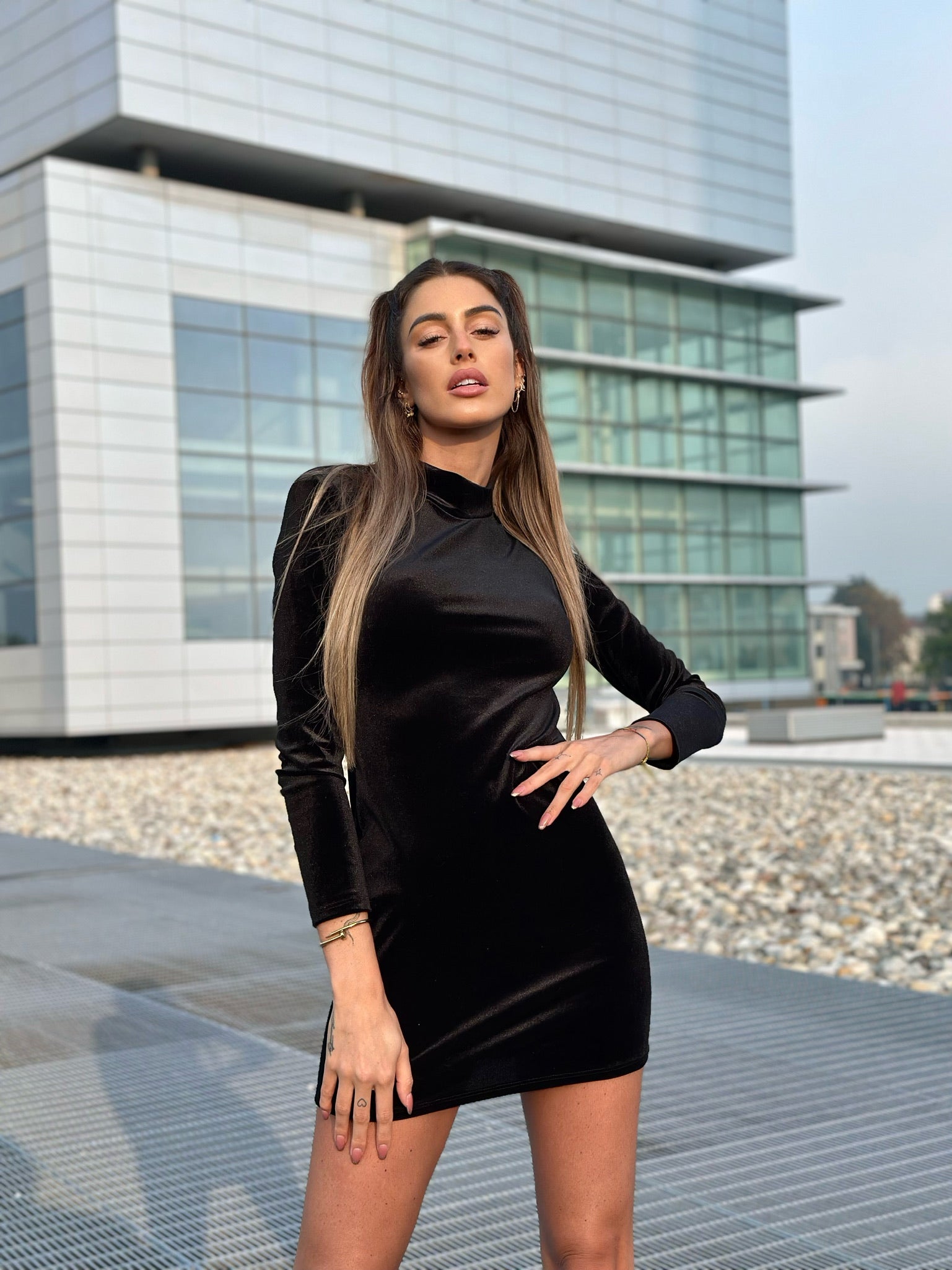 Abito in velluto nero con cuore