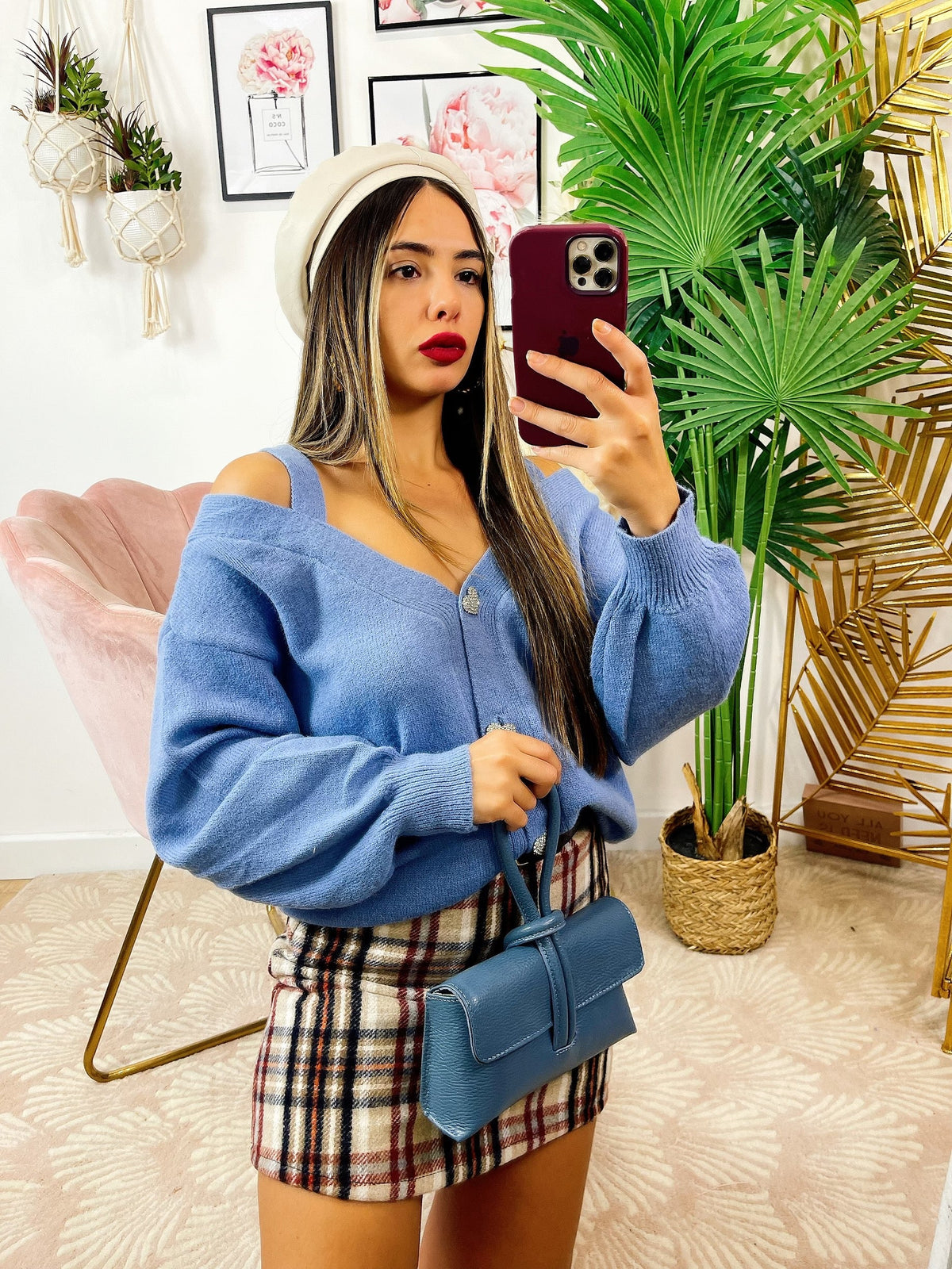 Cardigan con bottoni gioiello e spalle scoperte Carta da zucchero