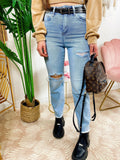 Jeans con strappi e cintura compresa