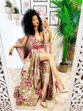 Abito in raso floreale con maxi spacco nude