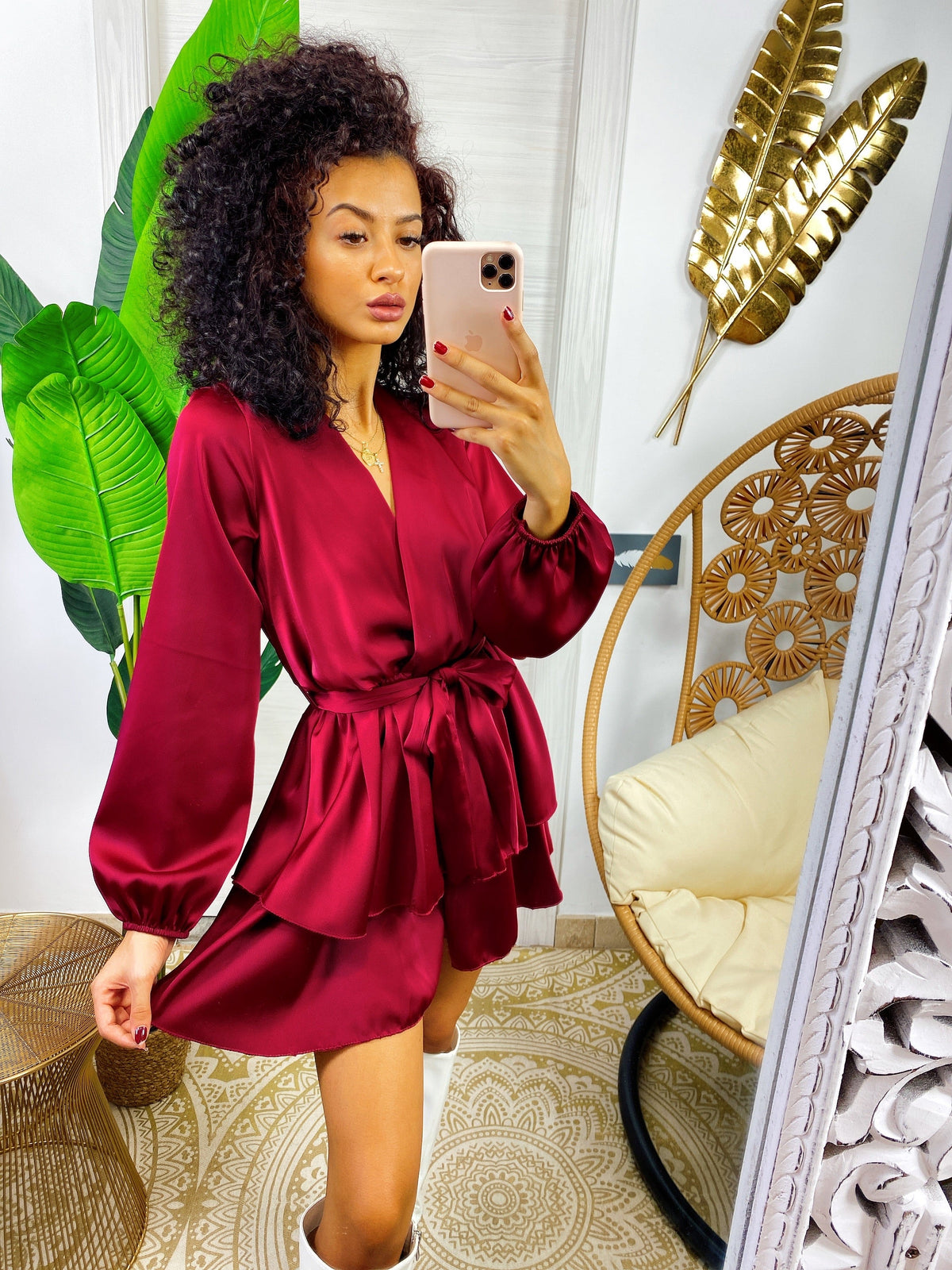 Tutina in raso con cintura bordeaux