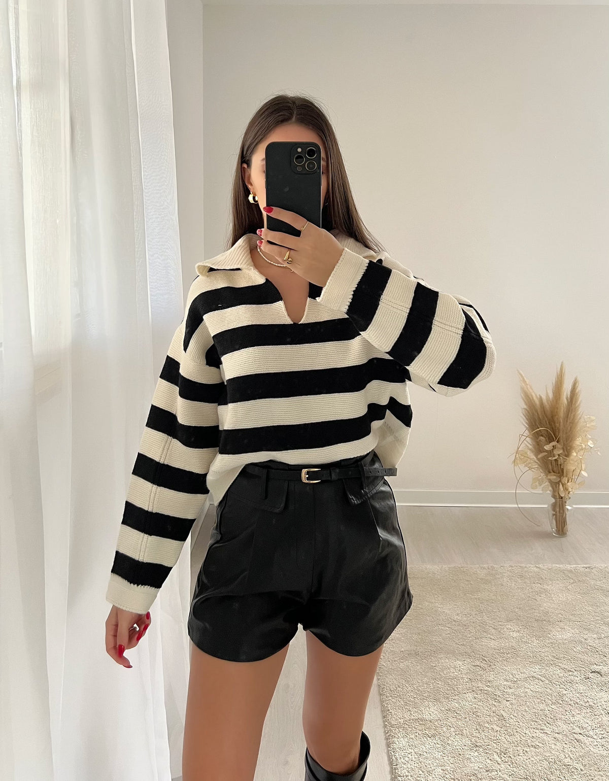 Pull nero e panna con colletto