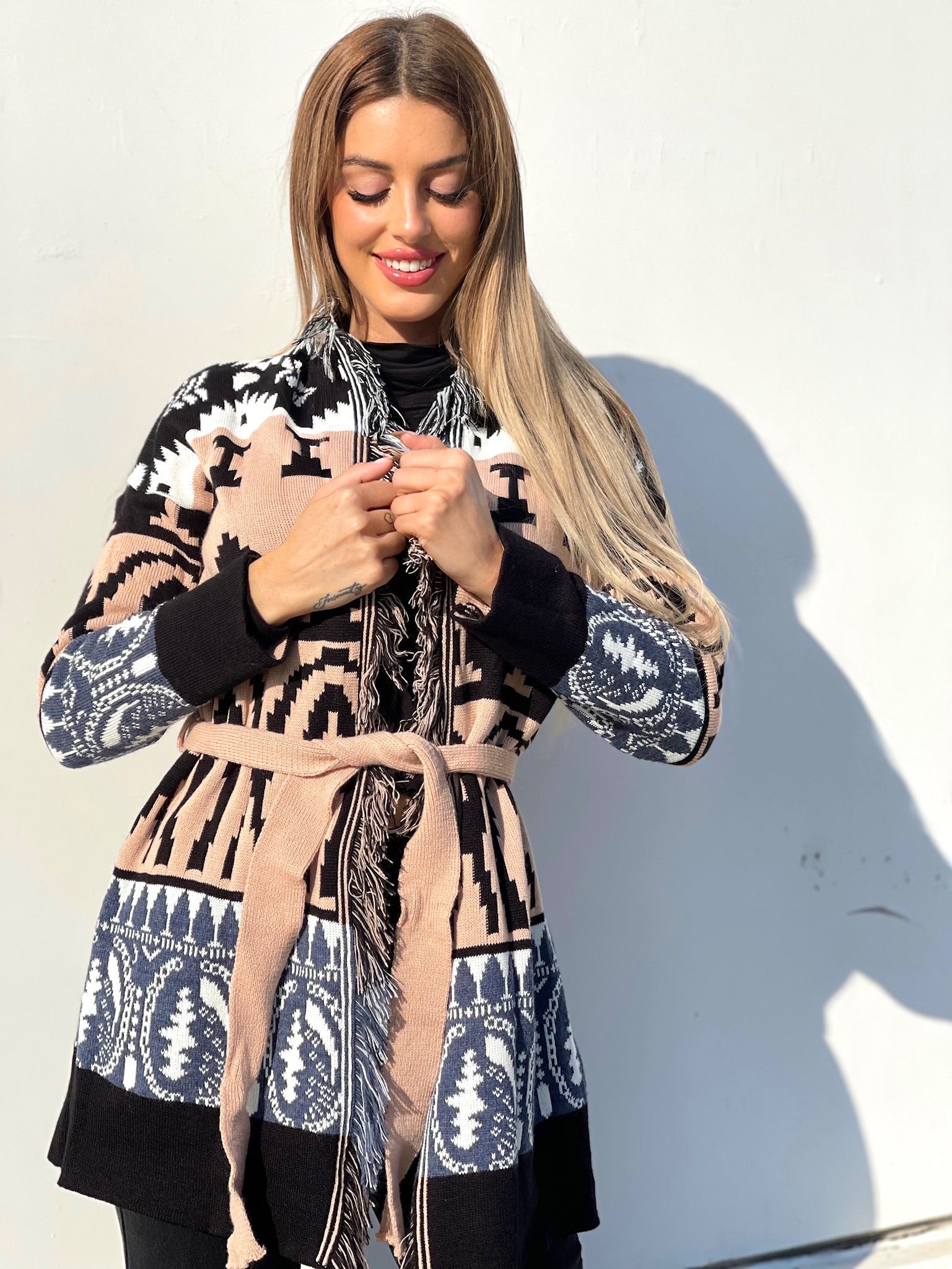 Cardigan con frange e cinta dettaglio Cipria