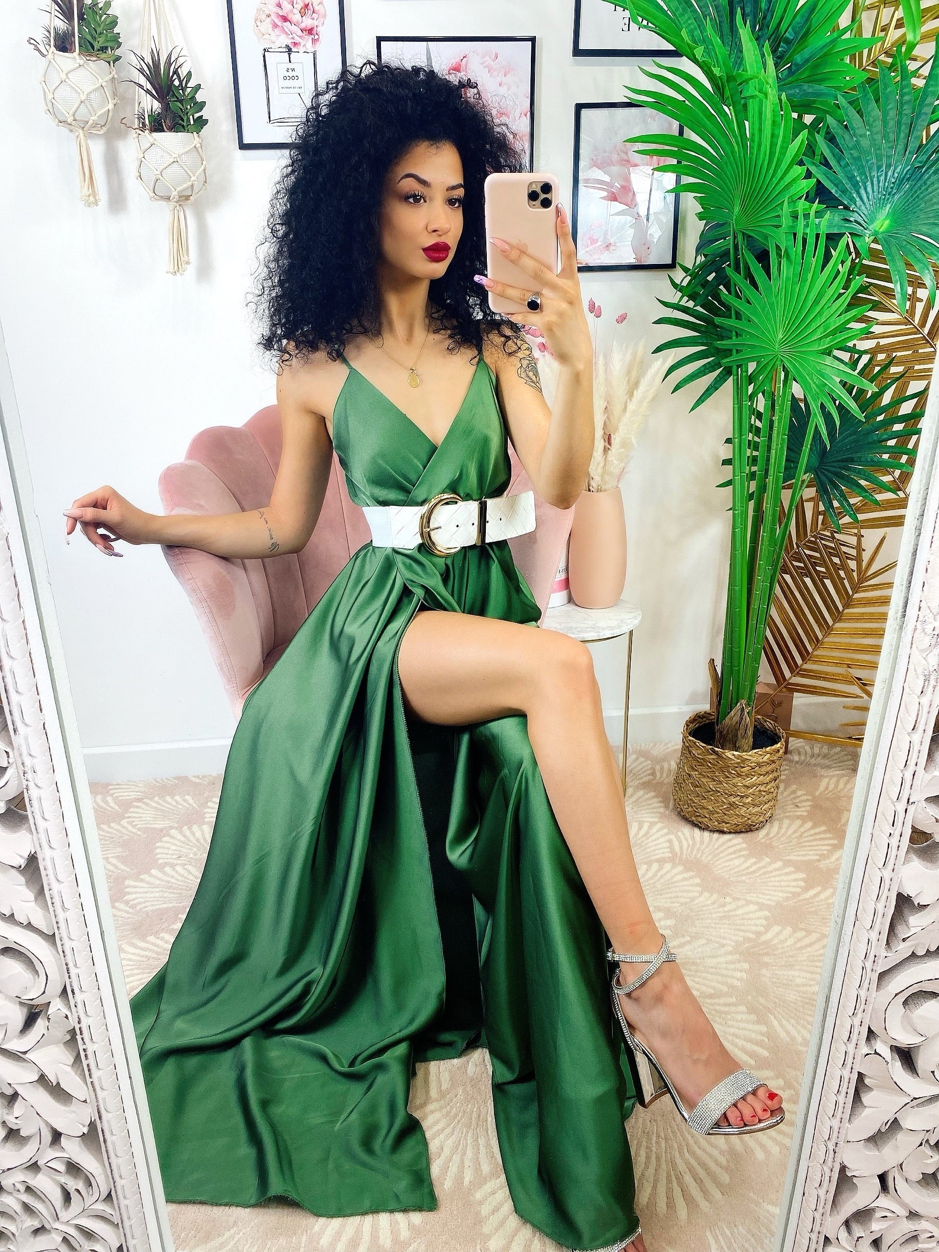 Abito in raso con maxi spacco verde