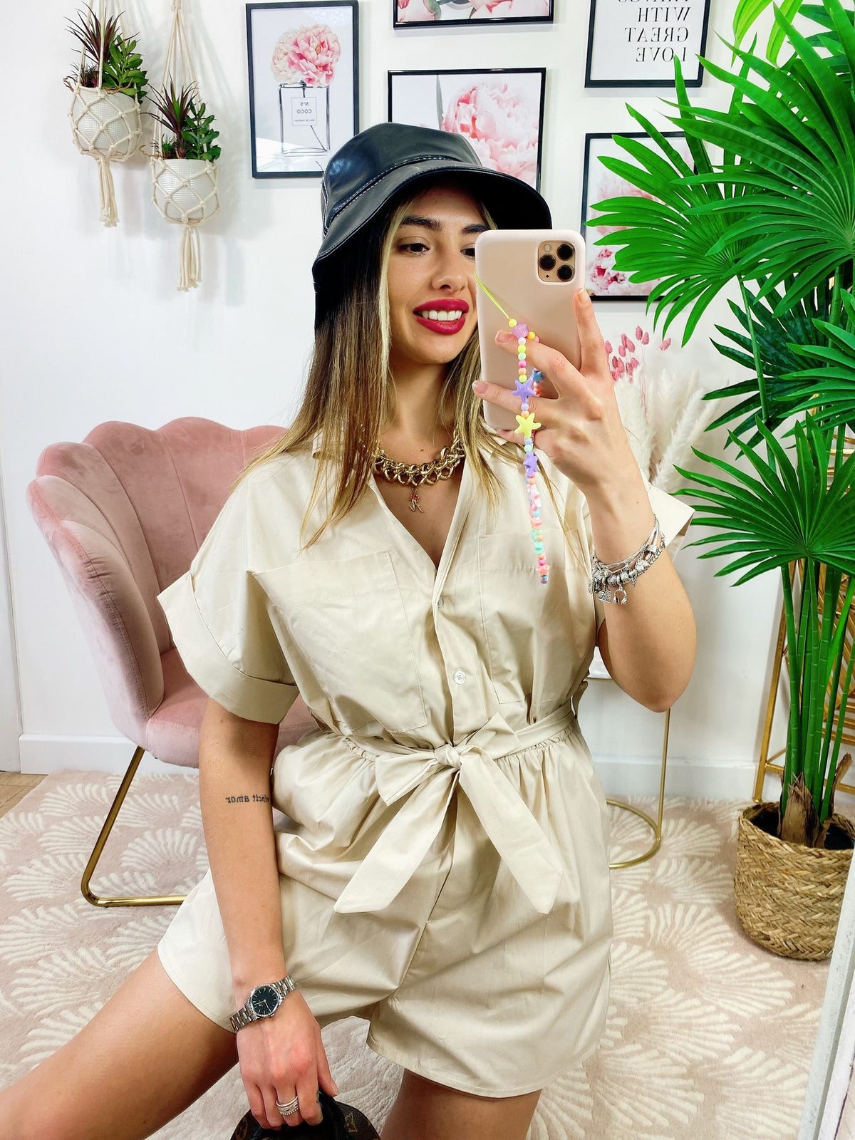 Tutina beige con cintura e bottoni