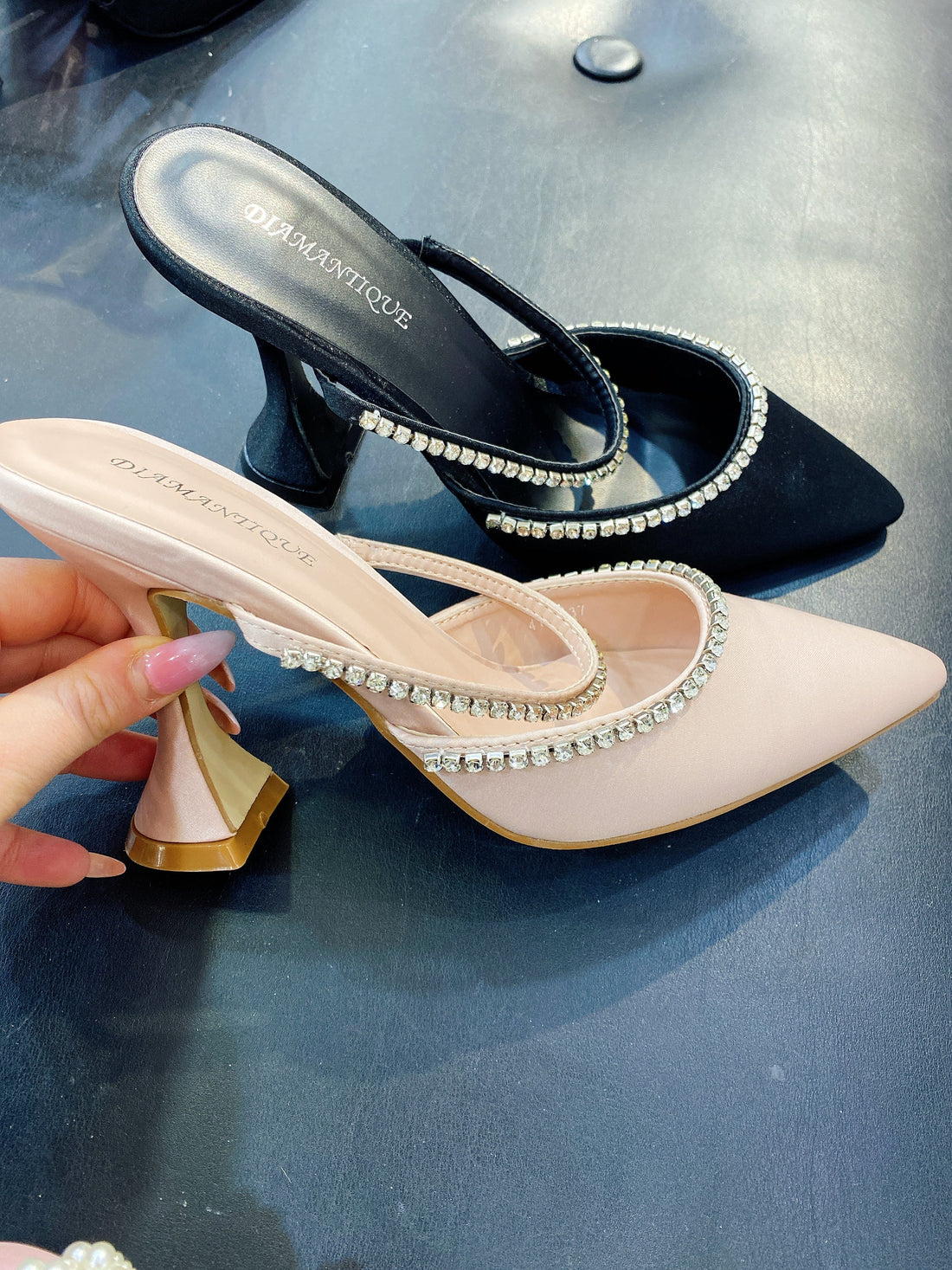 Tacchi in raso con strass Rosa