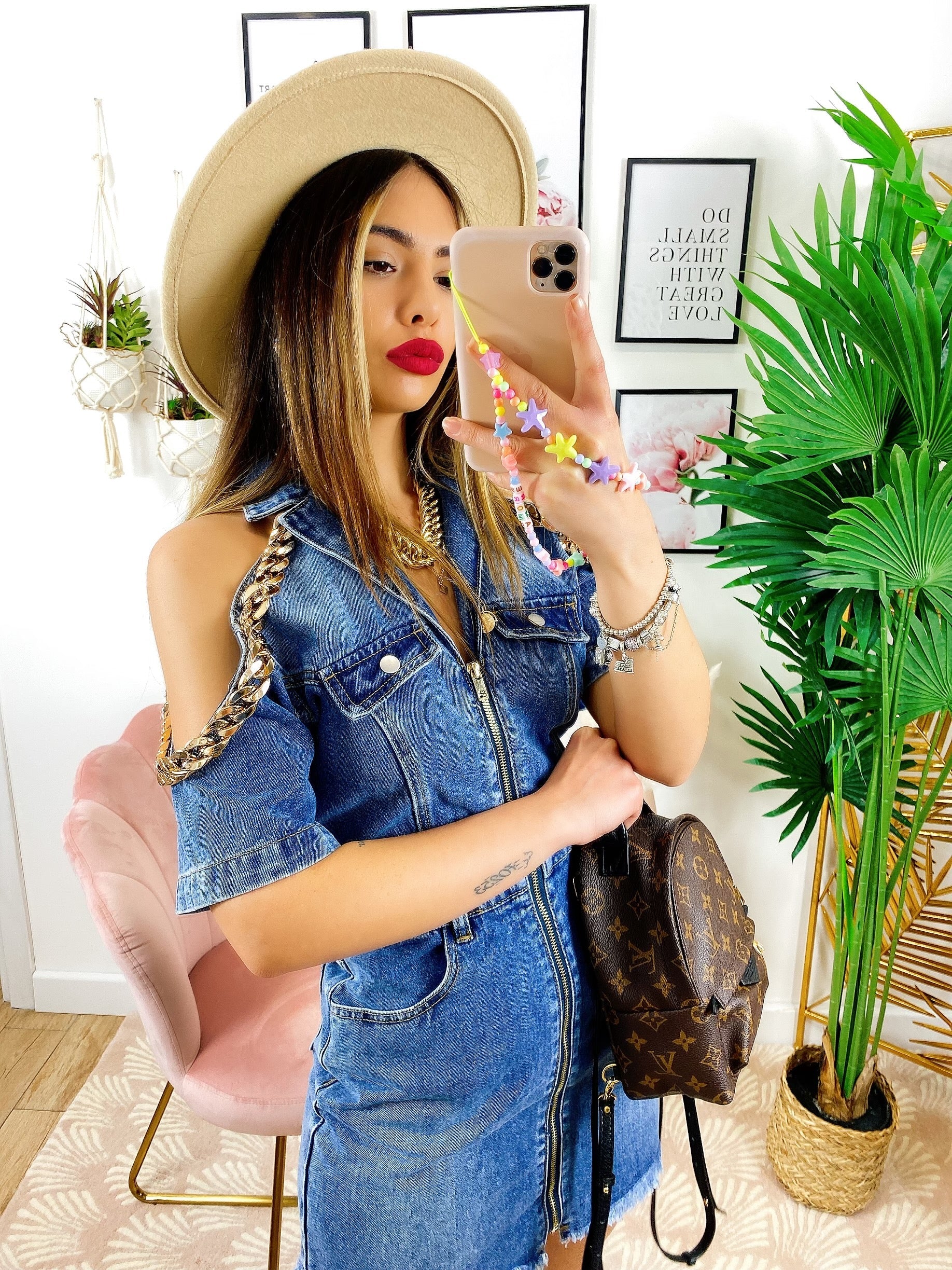Abito di jeans con catena