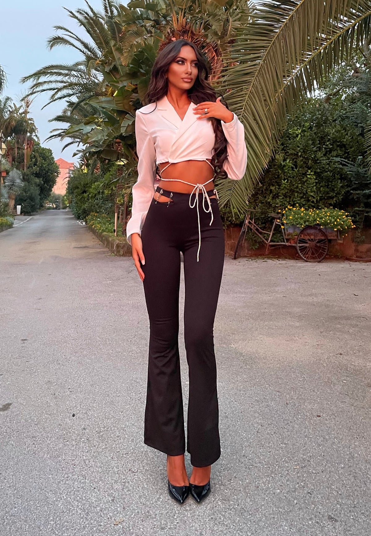 Pantalone a zampa con spille
