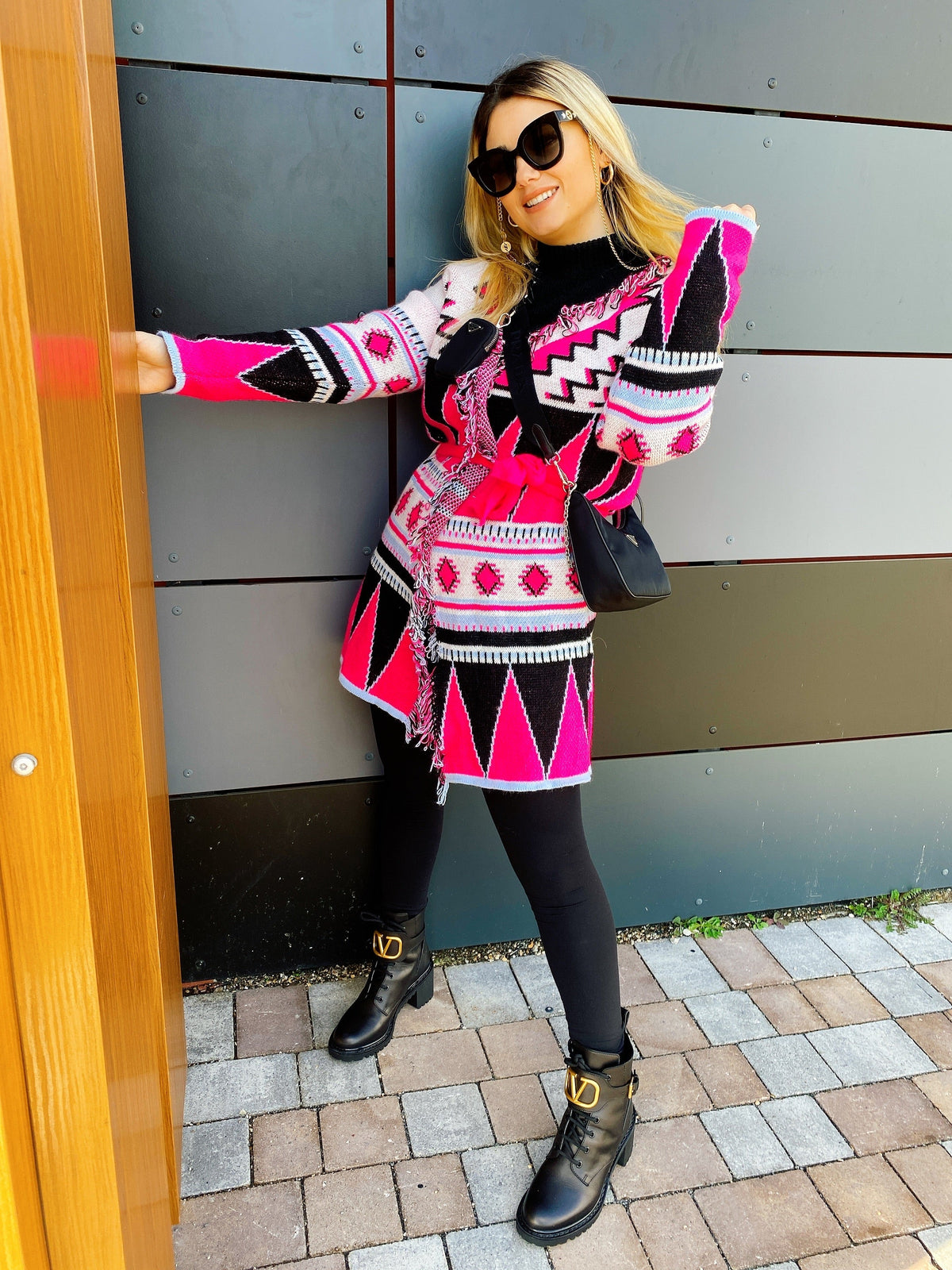 Cardigan fuxia con frange e cinta