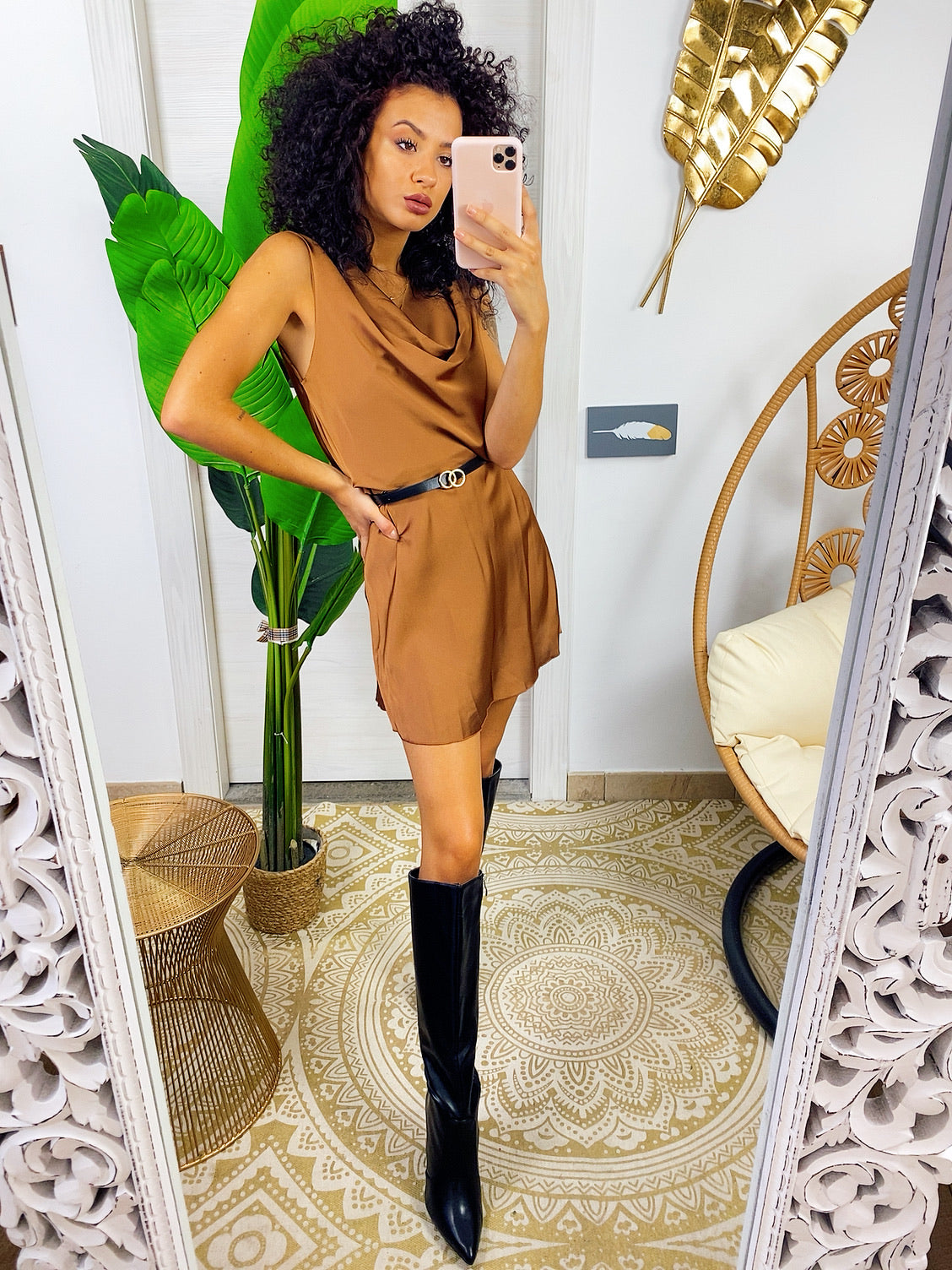 Abito in raso Camel semplice con cintura