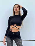 Top nero a costine con lacci