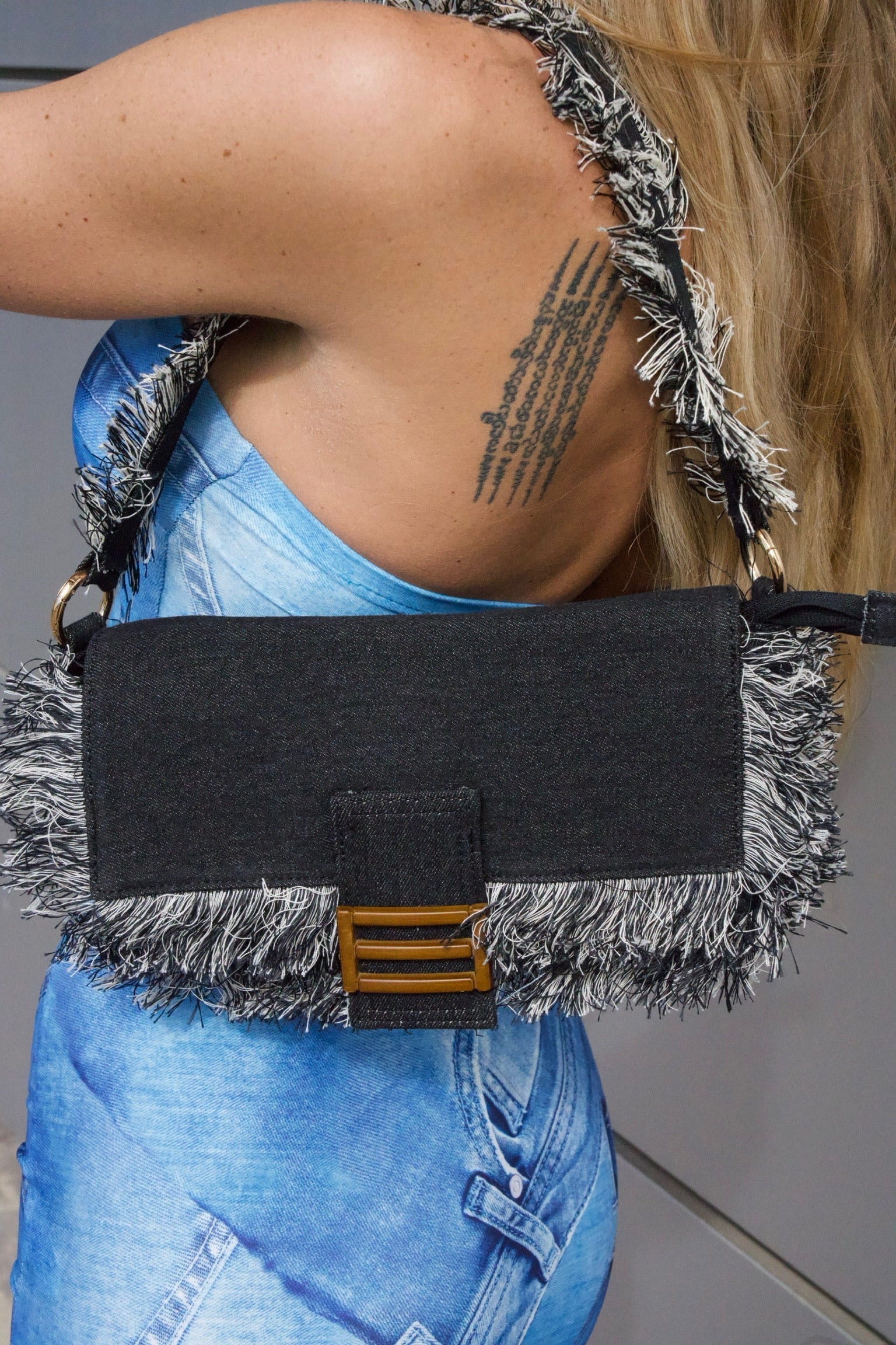 Bag in jeans nero con tracolla