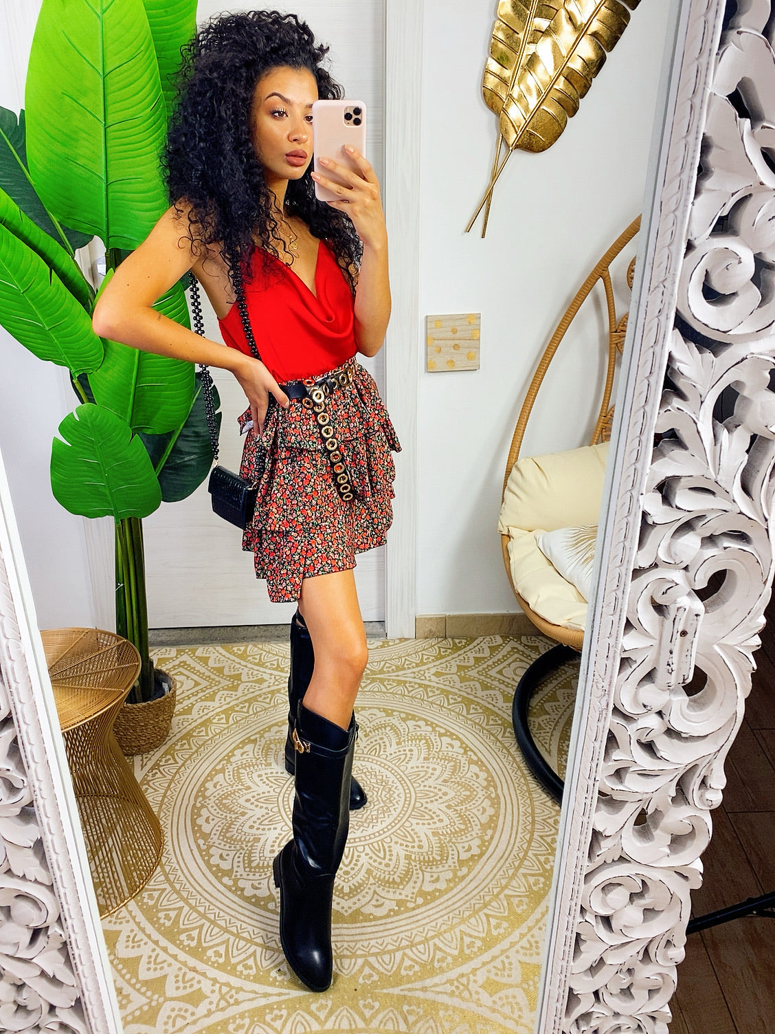 Gonna a balze con fiorellini rosso