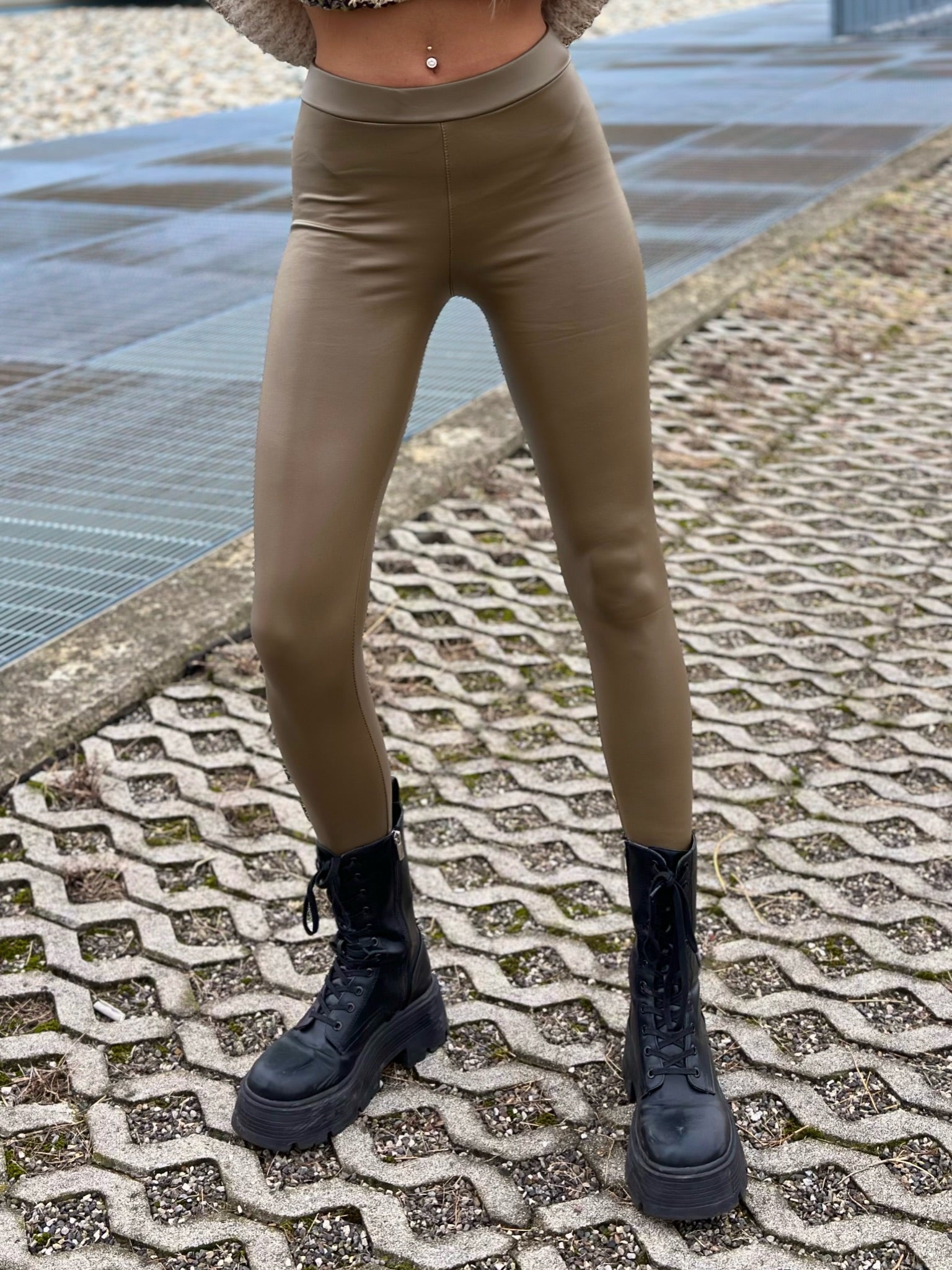 Leggins eco pelle verde militare