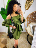 Abito con scollo a barchetta verde militare