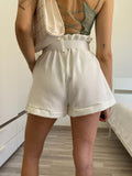 Short bianco con cintura