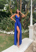 Abito in raso blu elettrico con spacco