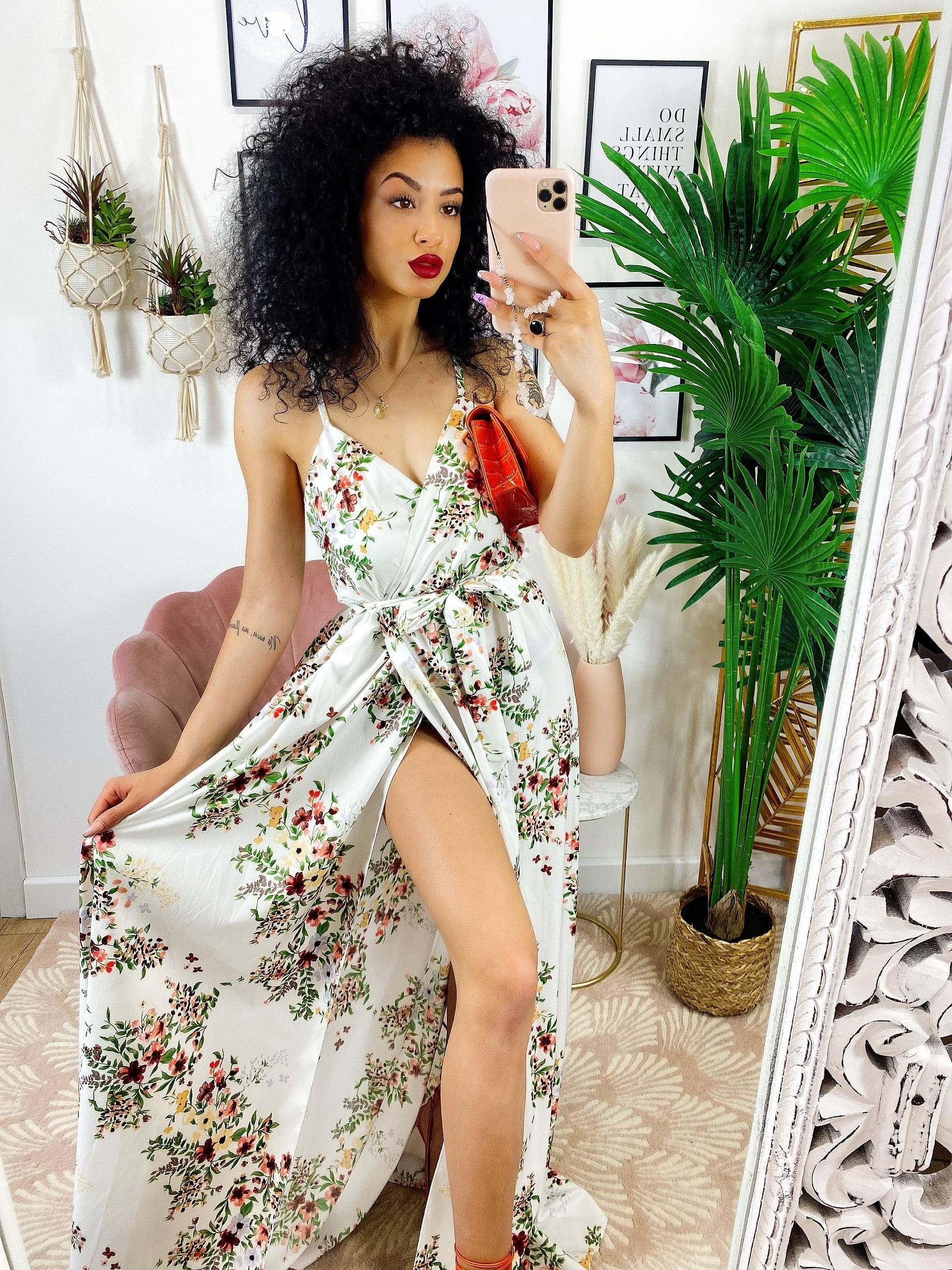 Abito lungo con maxi spacco e fiorellini bianco
