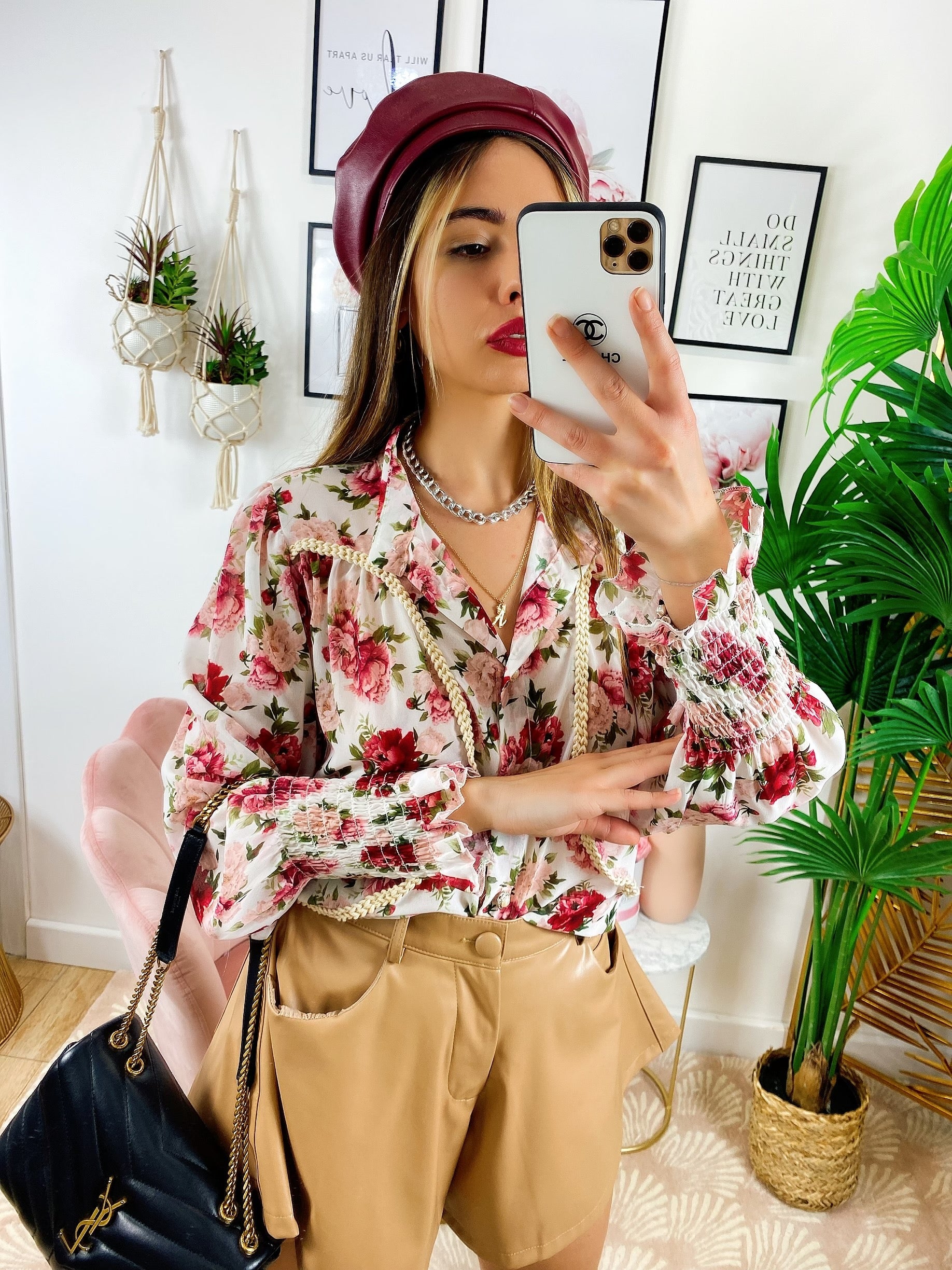 Camicia fiorata con ricami base bianca