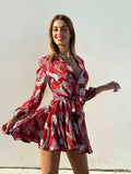 Abito con gonna a ruota rosso e rosa