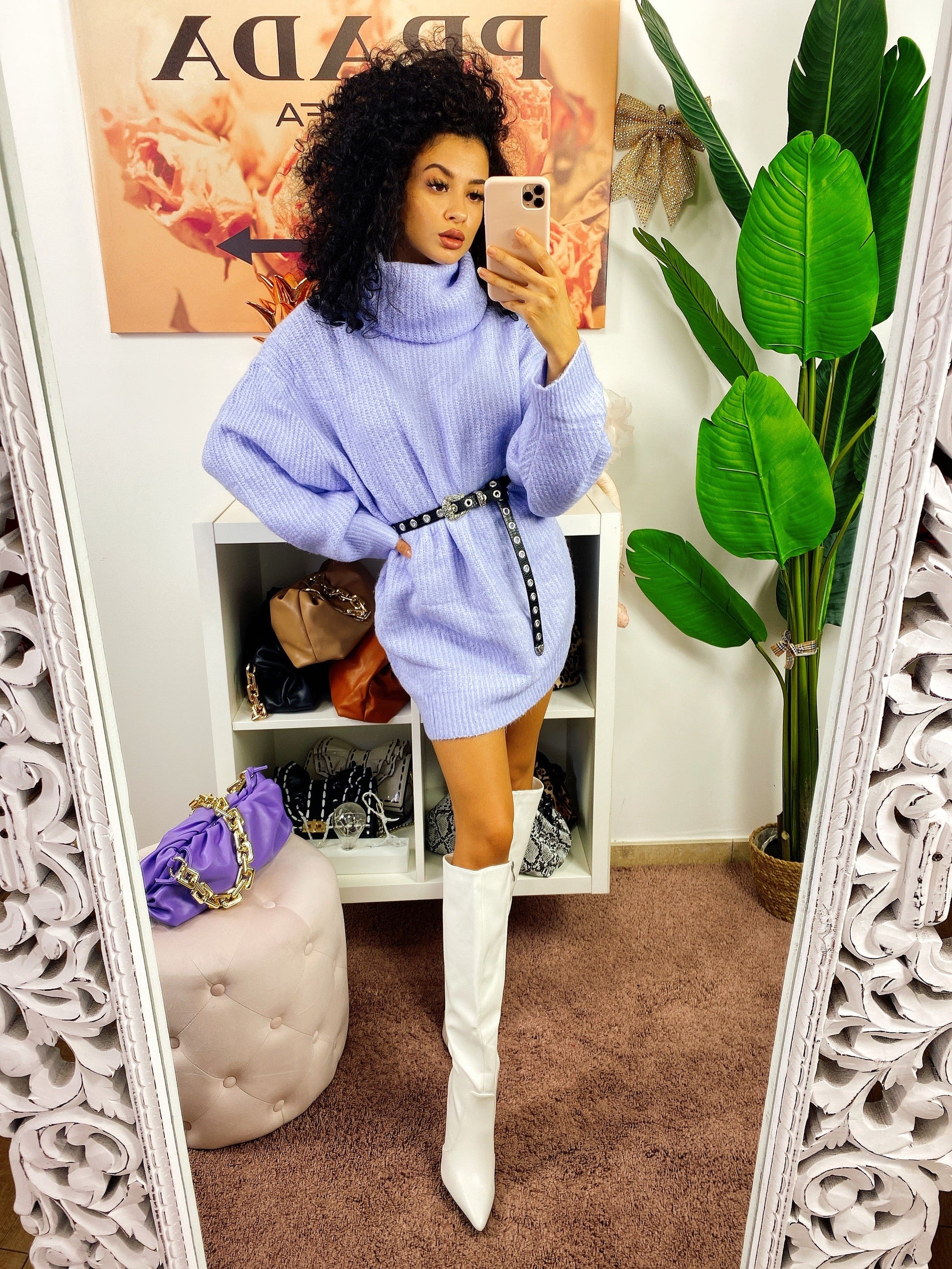 Maxi Maglione over Leyla