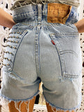 Short Vintage Levi’s jeans medio chiaro con borchie argento