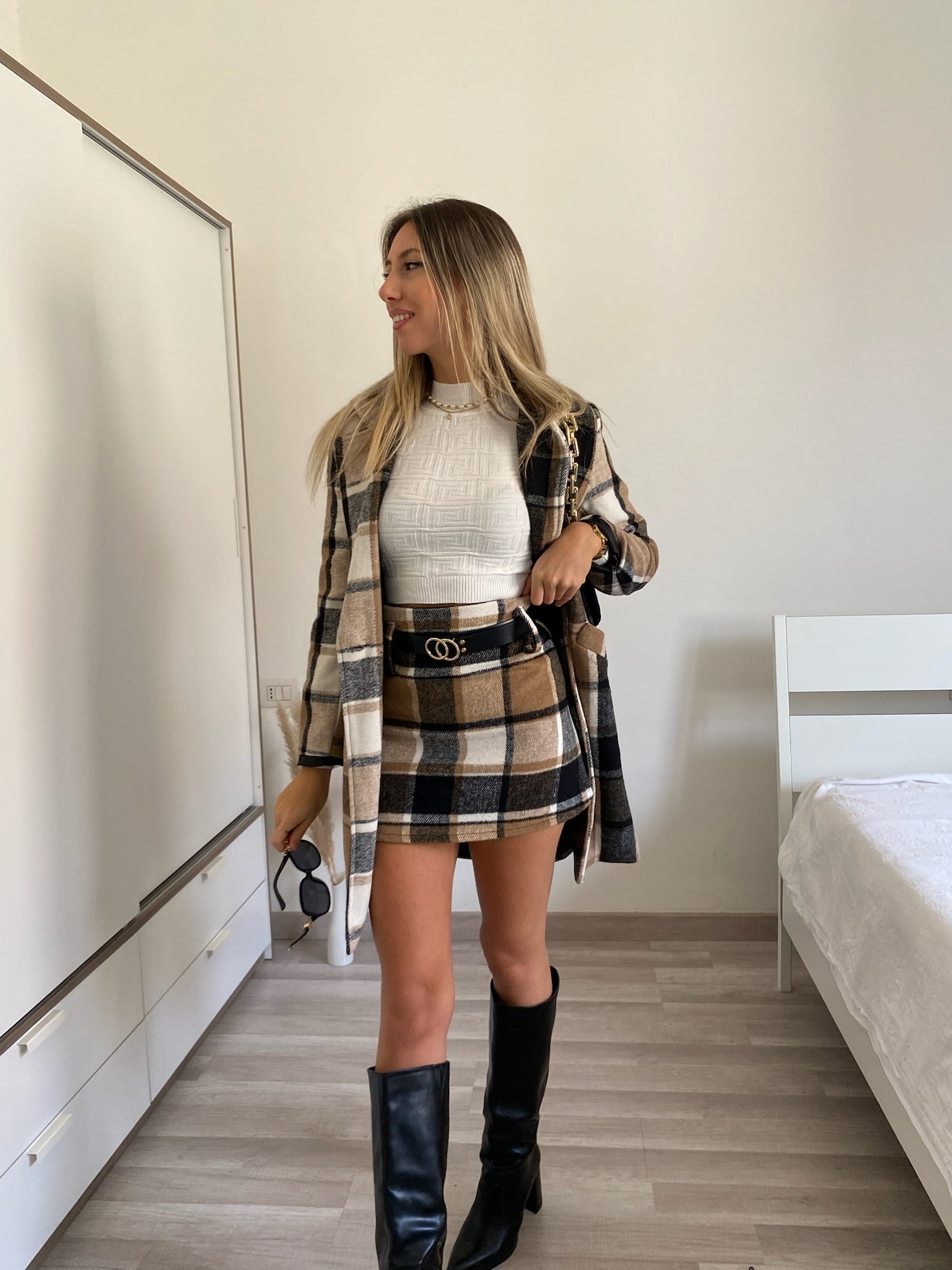 Maglioncino con ricami bianco