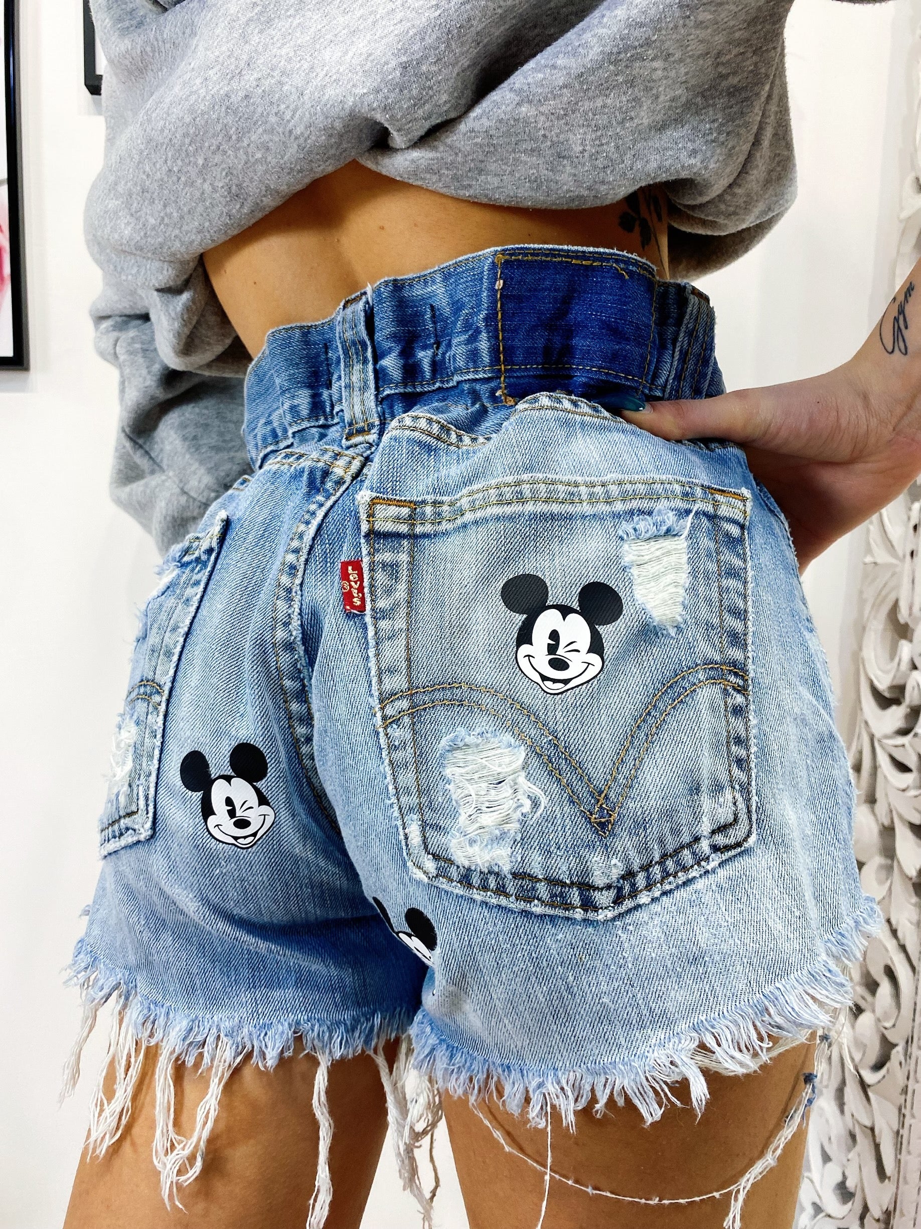Short Levi’s Vintage bagno medio con strappi stampa topolino