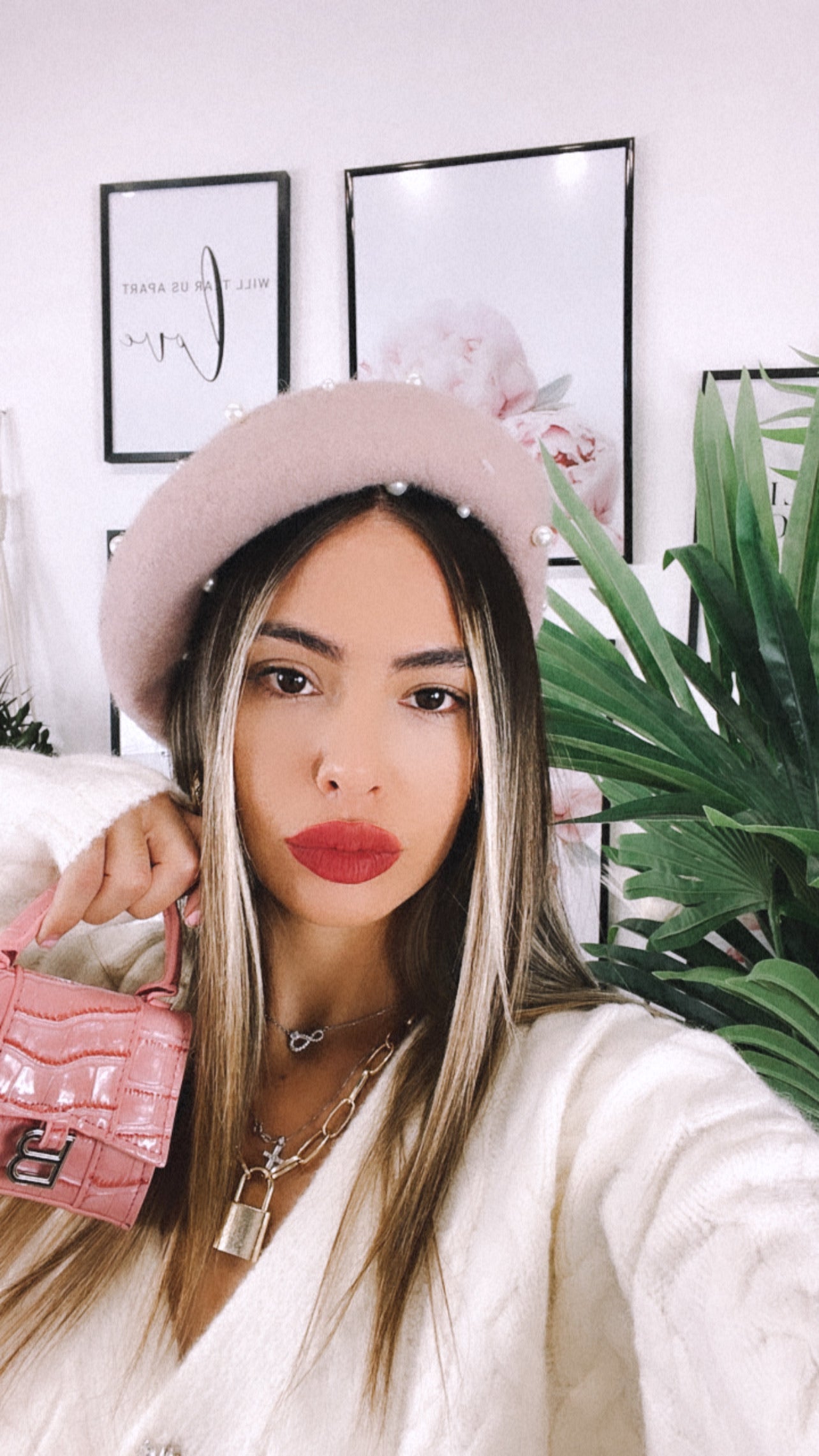 Cappello rosa con perle