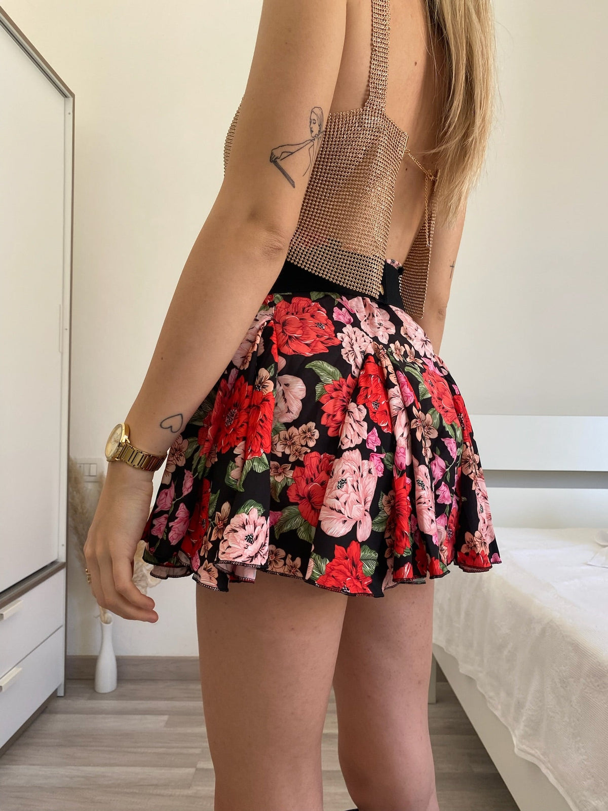 Gonna a ruota a fiori rossi e rosa