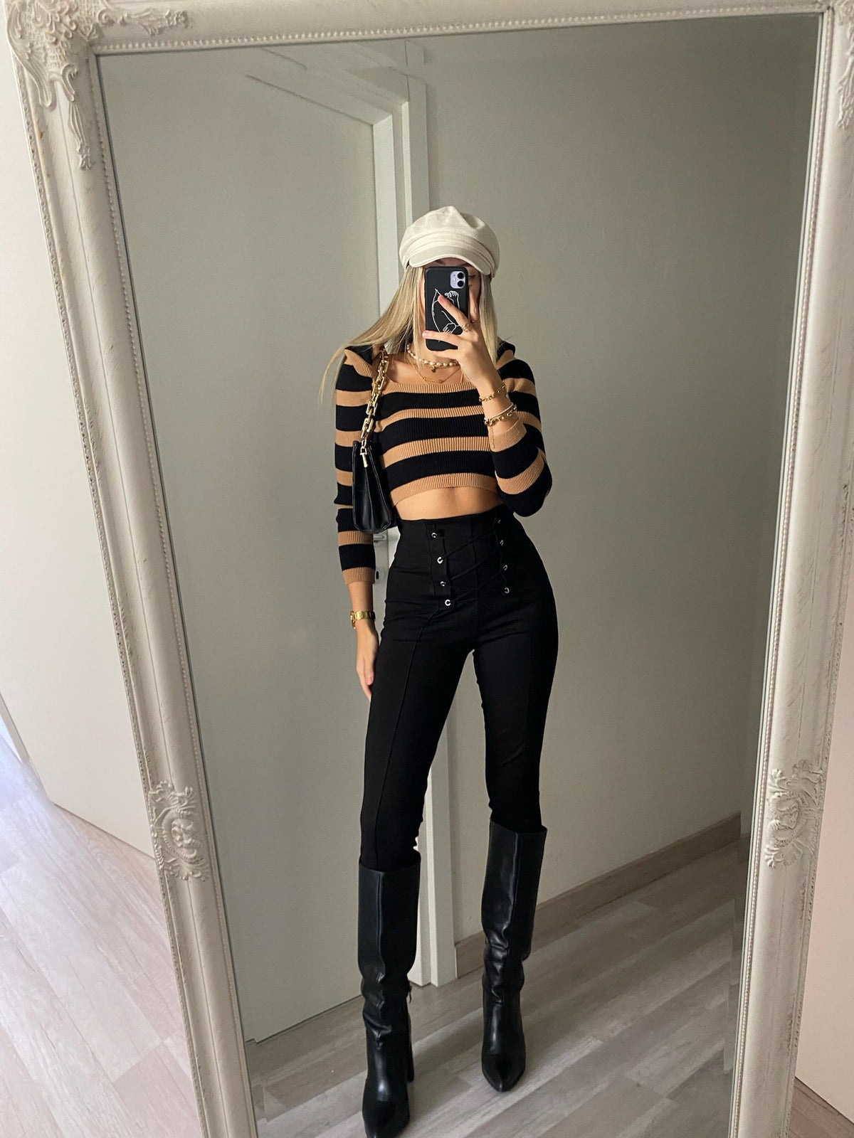 Pantalone nero con lacci