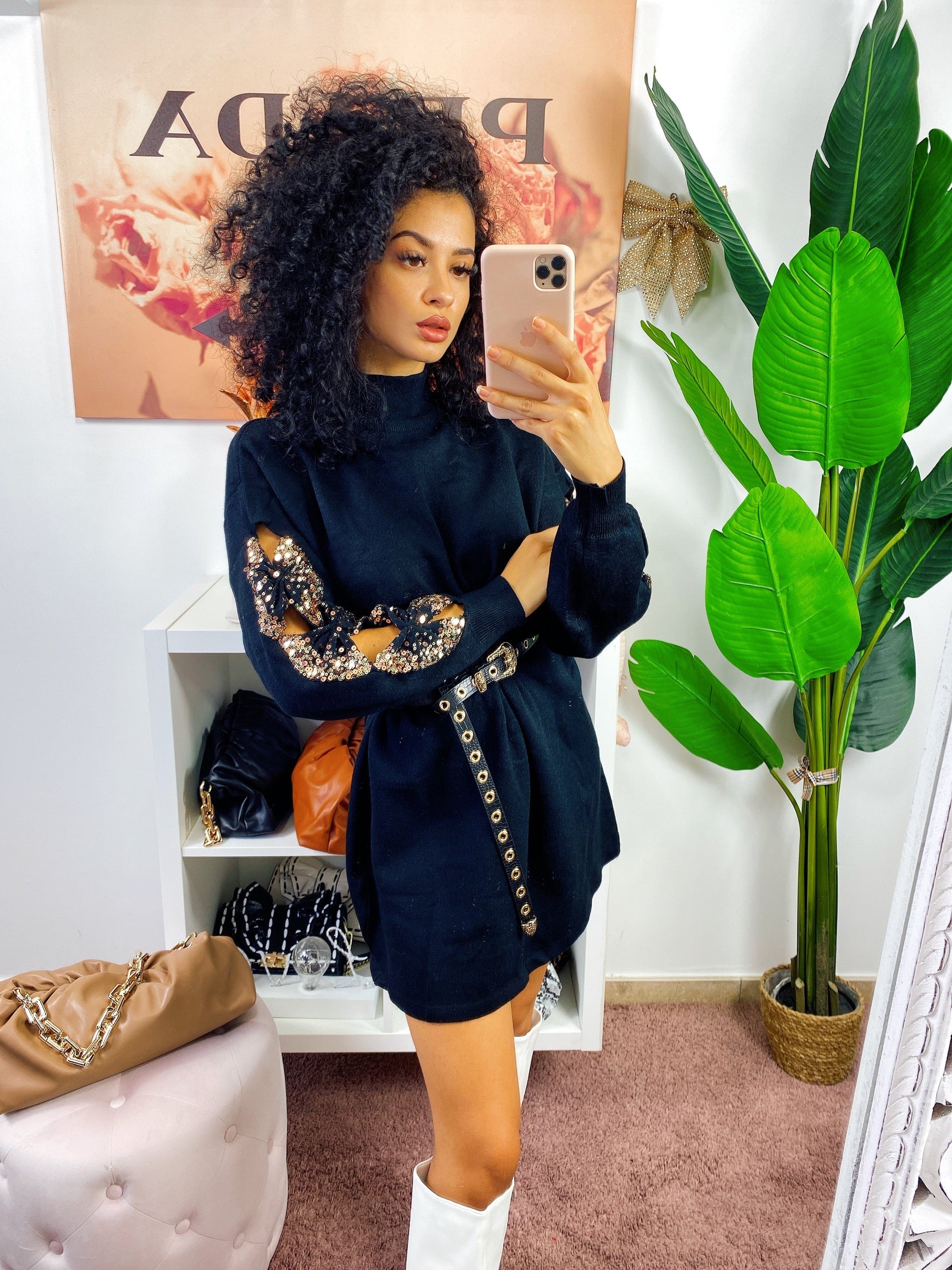 Abito in maglia con fiocchetti e paillettes