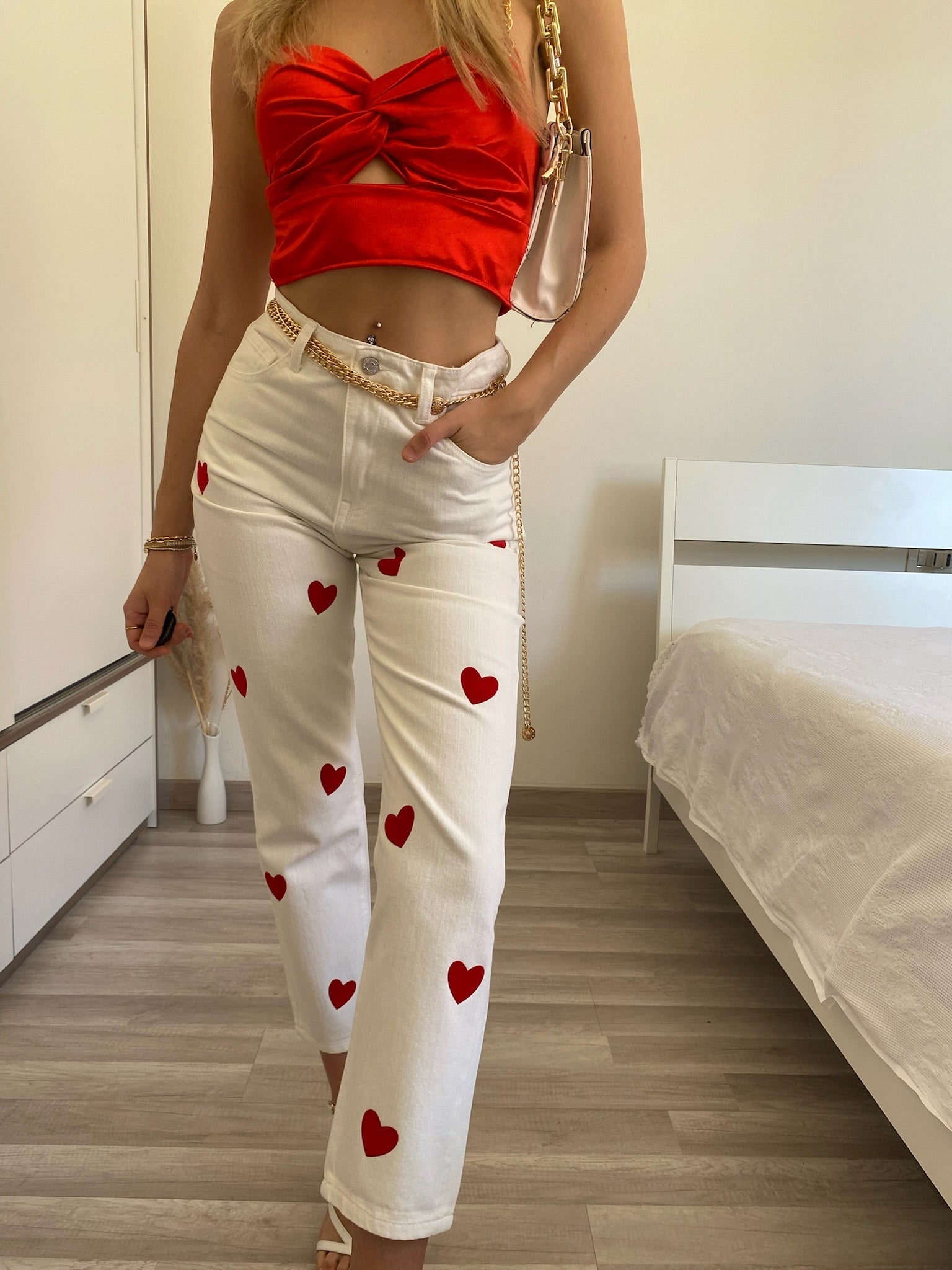 Jeans bianco cuori rossi