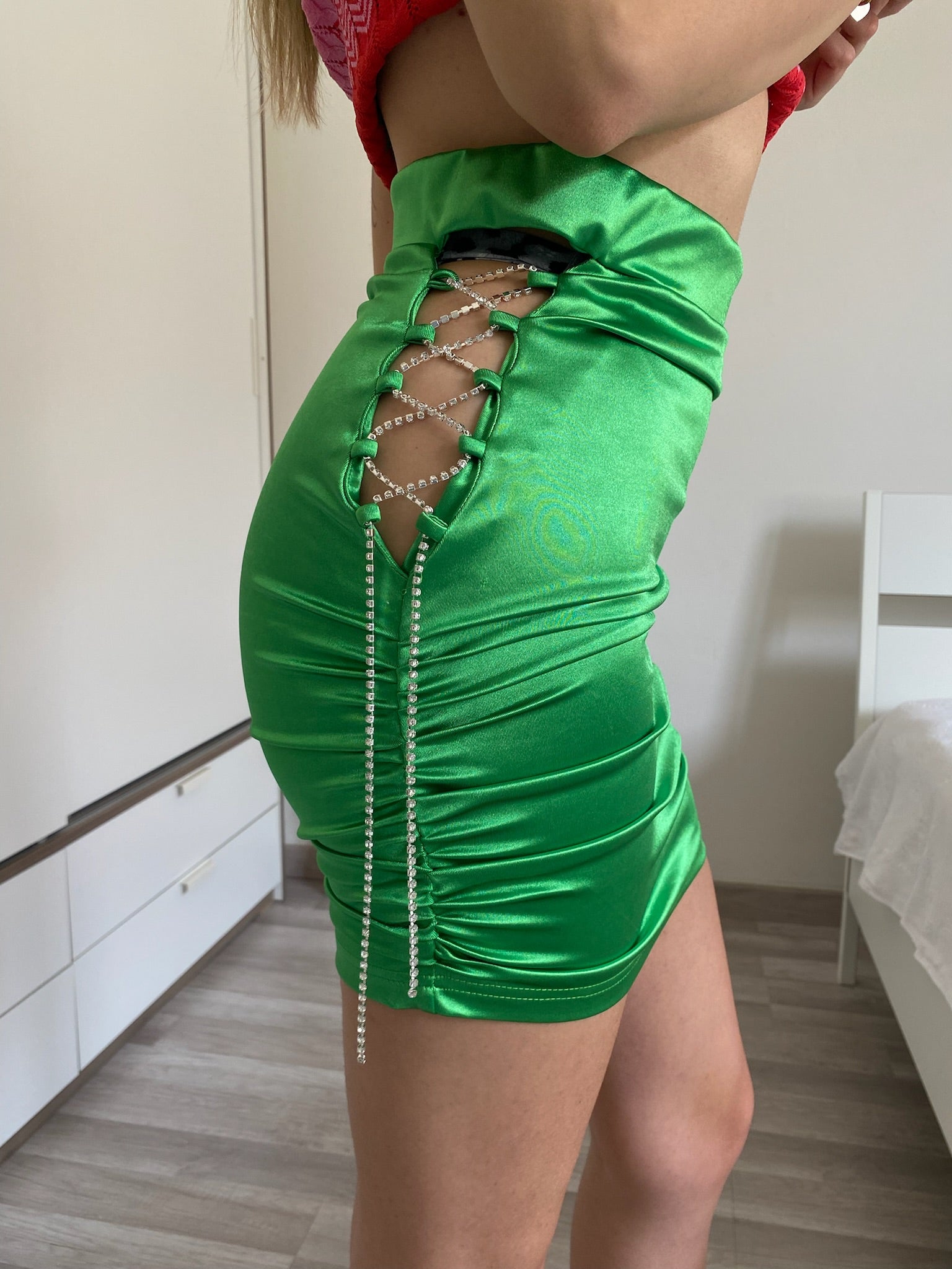 Gonna aderente verde con punto luce