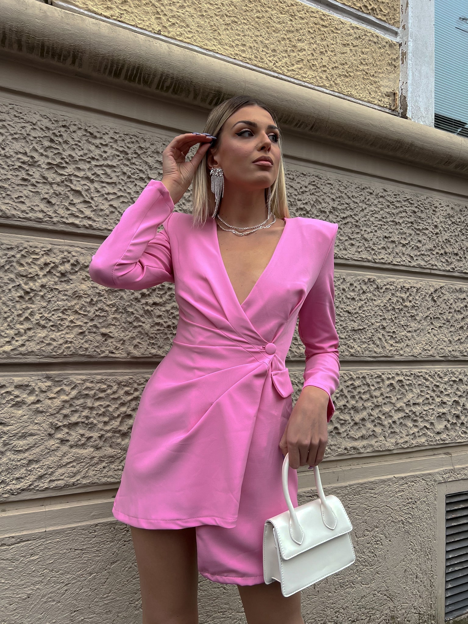 Abito a blazer con bottone rosa barbie