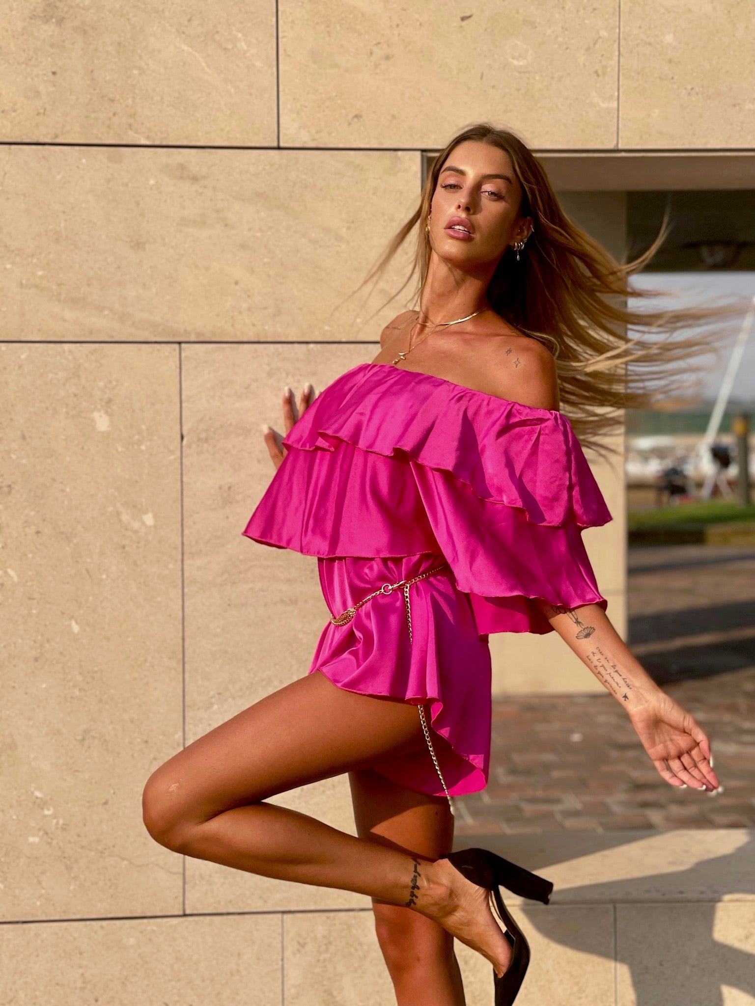 Tutina Fuxia scollo a barchetta e balze