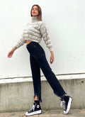 Jeans nero con V sfrangiata