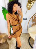 Abito in raso Camel semplice con cintura