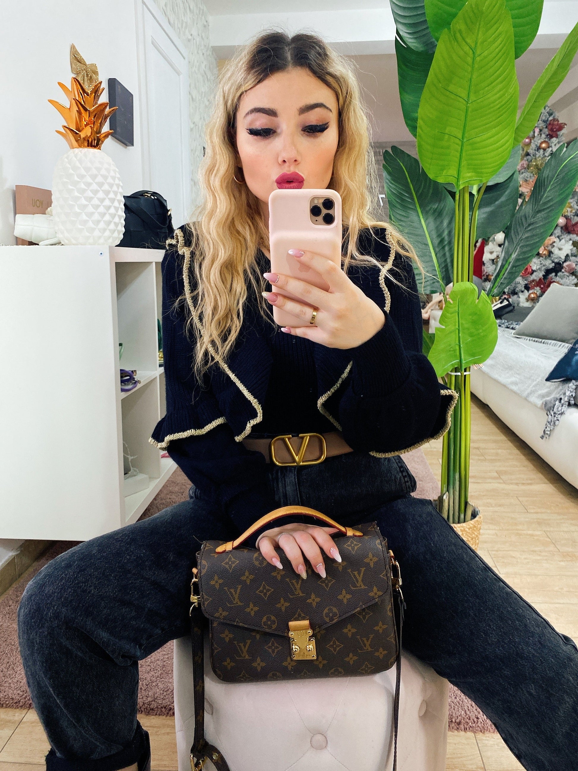Maglioncino con rouge e dettaglio oro