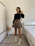 Maglioncino crop nero con piume