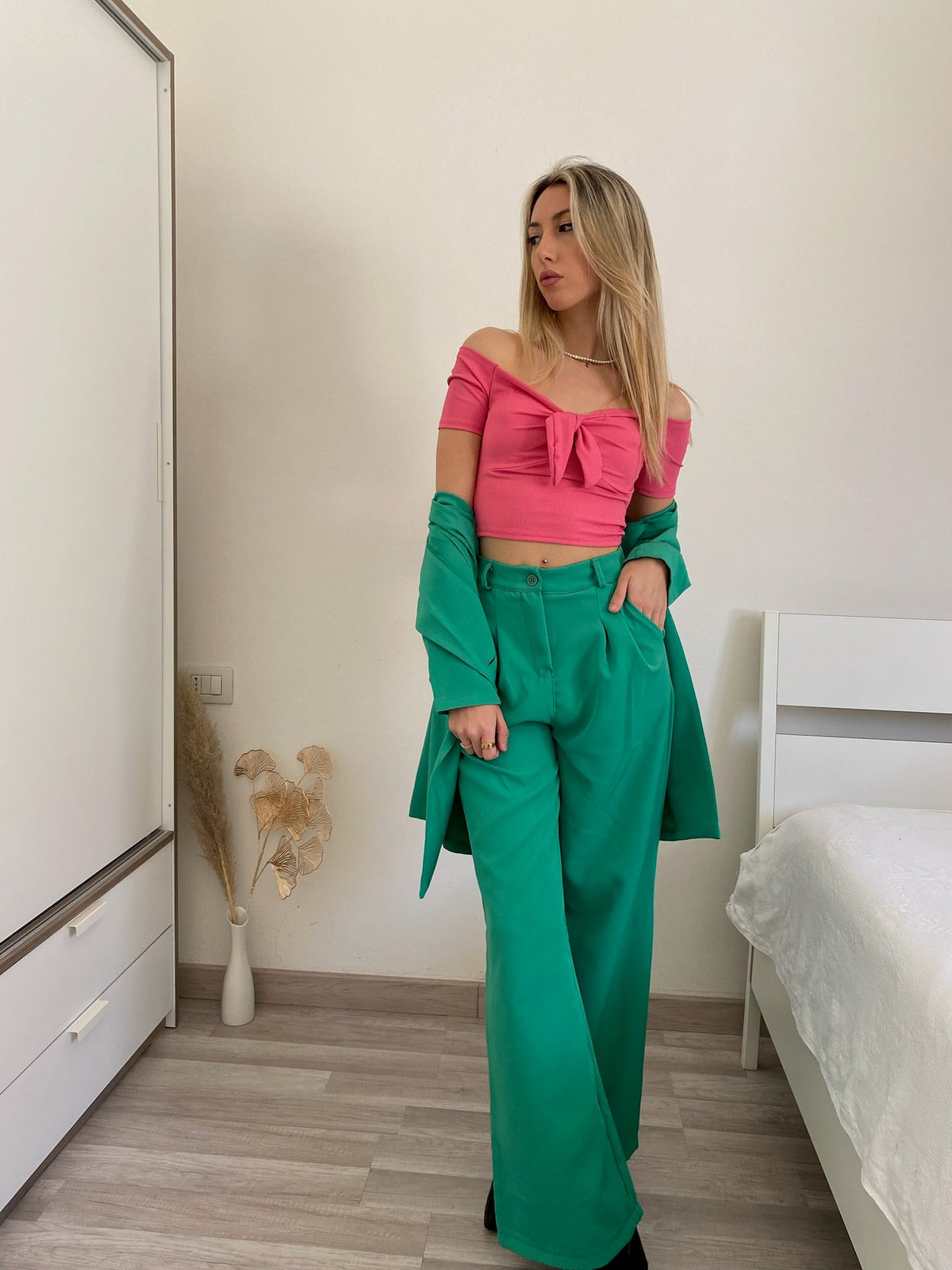 Top rosa barbie scollo a barchetta e fiocco
