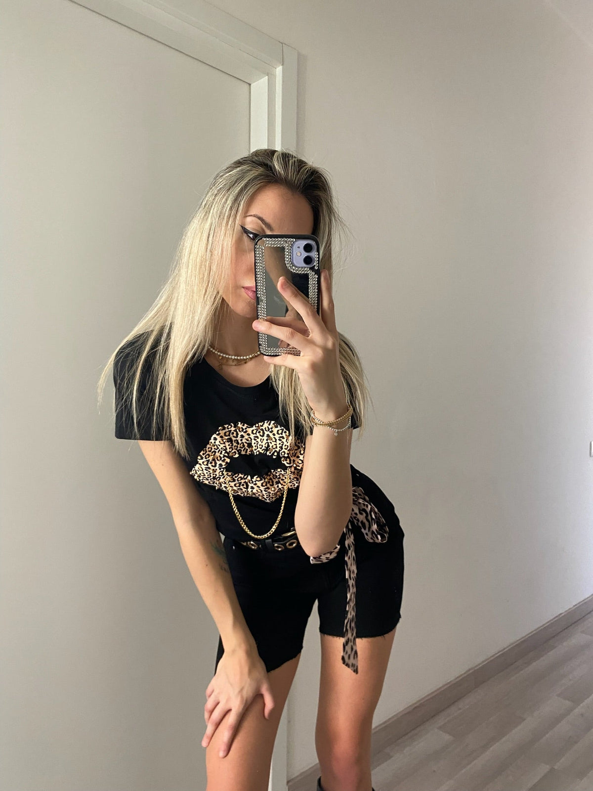 T-shirt kiss animalier nera