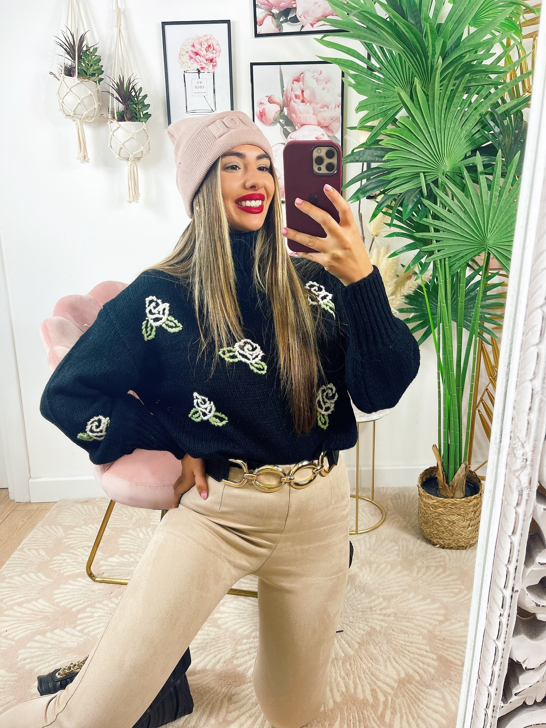 Maglione collo alto con rose nero