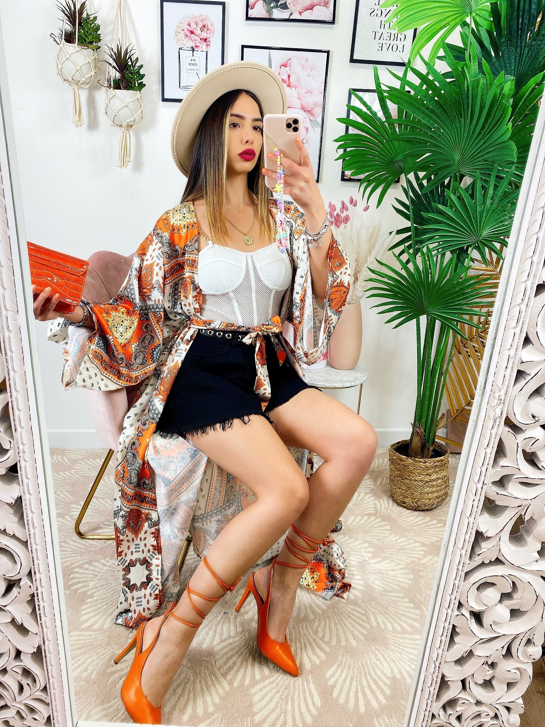 Kimono base chiara dettaglio arancio