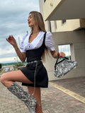 Salopette nera più camicia fiocchetto