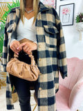 Giacca a quadri lunga dettaglio beige