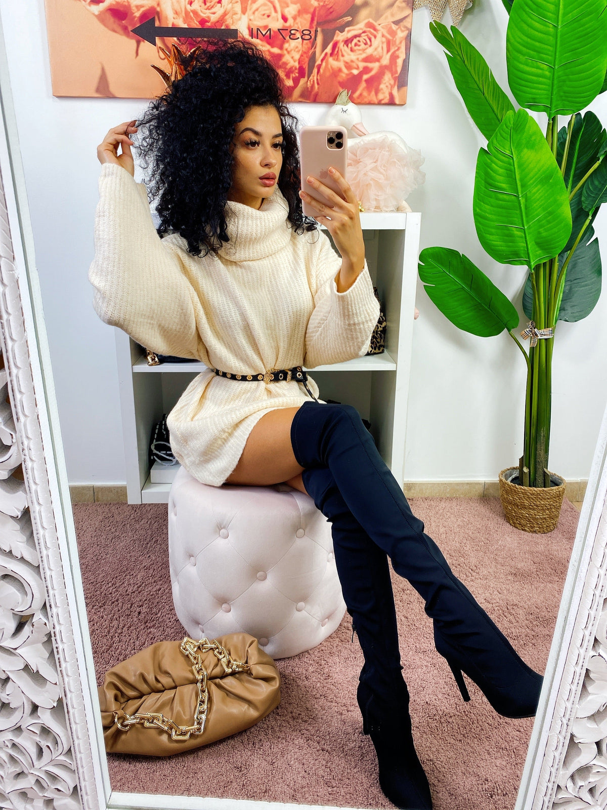 Maxi Maglione over Leyla