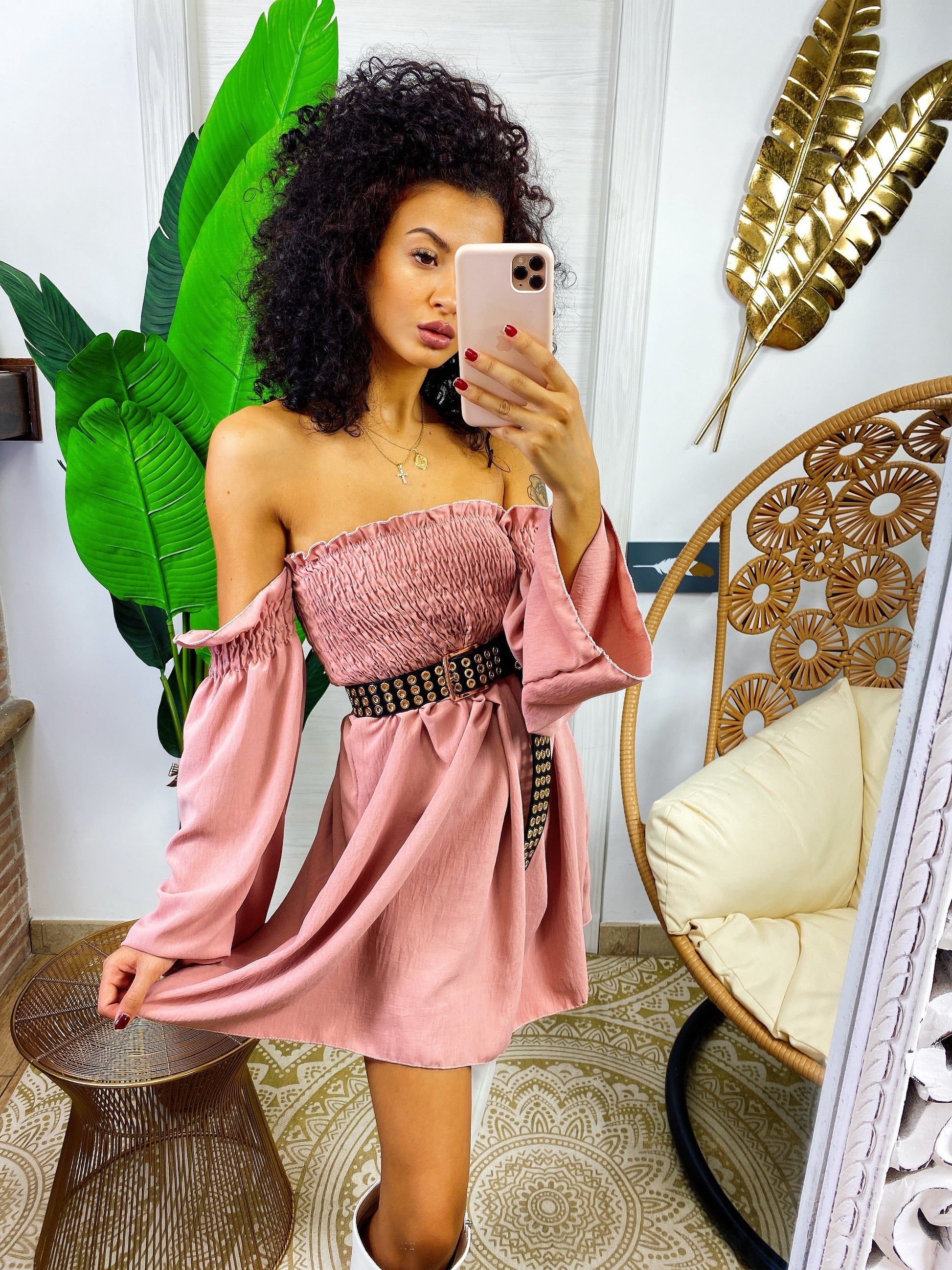 Abito con scollo a barchetta rosa