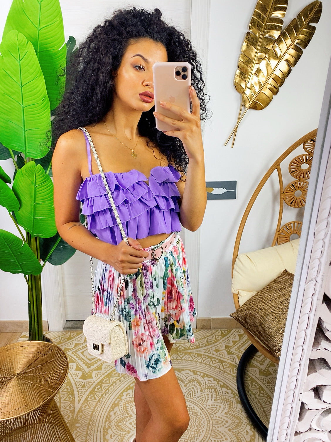 Short a pieghine con fiori sfumati lilla